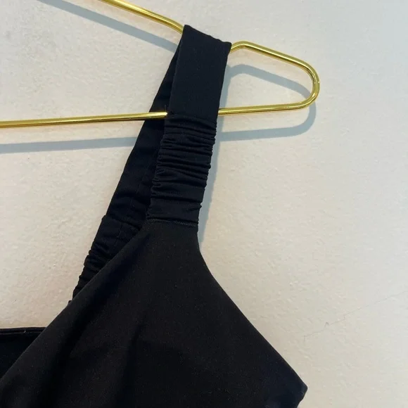 Fabletics Women’s Cross Front Sports Bra Size Medium - Picture 4 of 6